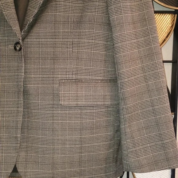 4/$25 H&M Blazer, XS - Picture 3 of 5